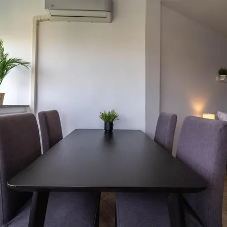 Malaga, Andalucia, Marbella - Mijas Costa, Primera Linea De Playa Apartment